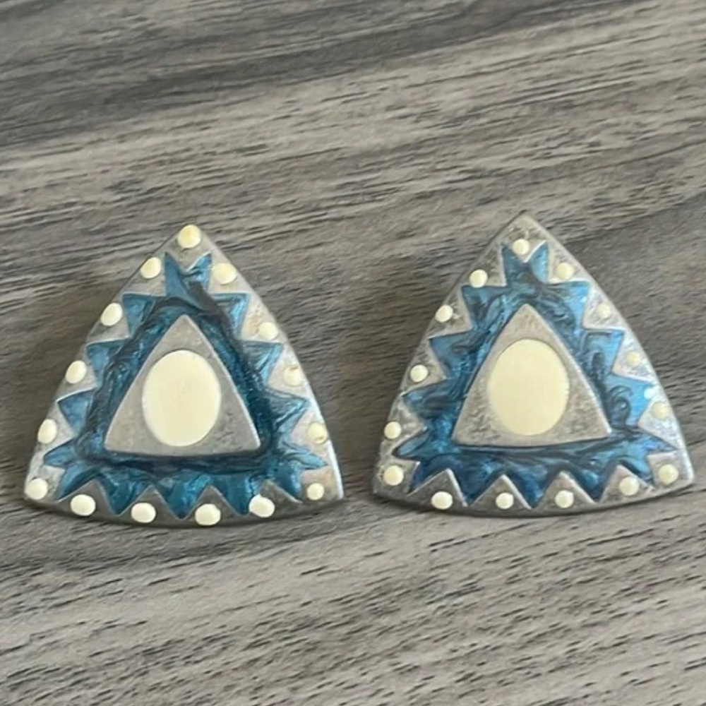 💥LAST CHANCE💥 Vintage Enamel Geometric Triangle Earrings Art Deco
Boho Pierced